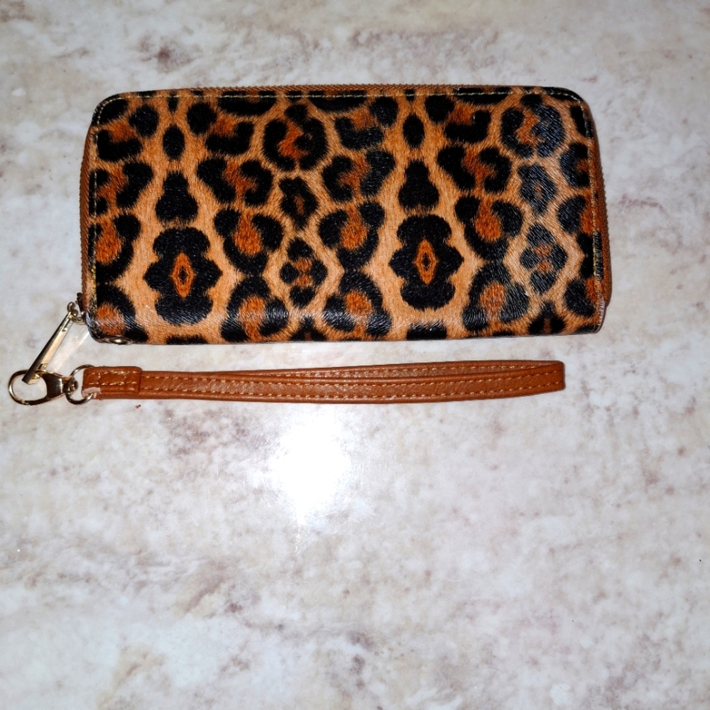 🛍Bold Leopard Print Women's Wristlet Clutch